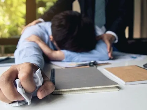 3 việc thường xuyên làm nơi công sở khiến bạn càng ngày càng nghèo!