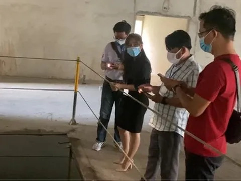Xử lý nhiều ổ lăng quăng qua phản ánh của người dân trên ứng dụng điện thoại