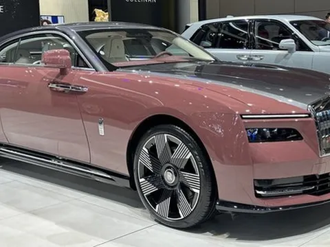 Xe mới của Rolls-Royce đắt khách chưa từng có, người mua phải chờ 2 năm