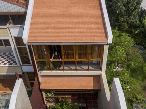 Nhà phố ở Cần Thơ 'gây thương nhớ' chỉ dùng gạch gốm thay cho mái