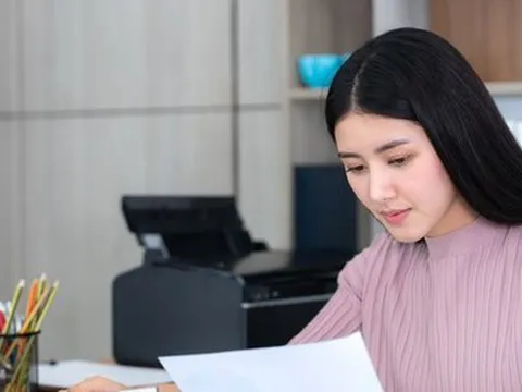 Vì sao Gen Z đi làm không cầm nổi lương về?