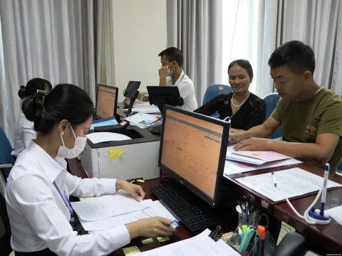 Cán bộ, công chức phải không ham quyền lực, xu nịnh