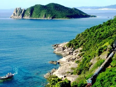 Phát hiện vùng biển nước "trong như mặt gương": Ở điểm du lịch thu hút nhưng chưa nhiều người biết tới