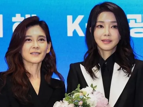 Đệ nhất Phu nhân Hàn Quốc và "Công chúa Samsung'' lên đồ tinh tế khi dự sự kiện