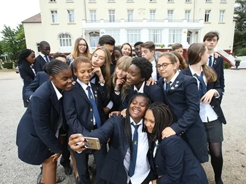 Trải nghiệm thực tế khi sống ở “trường nhà giàu” của một thiếu niên bình thường