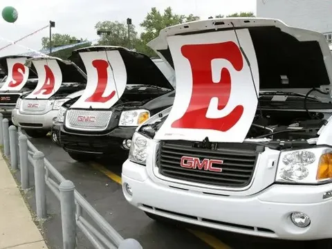 Cơn sốt xe điện liệu có thể đẩy xe xăng ra rìa cuộc chơi: Giá xe cũ bảo “không”