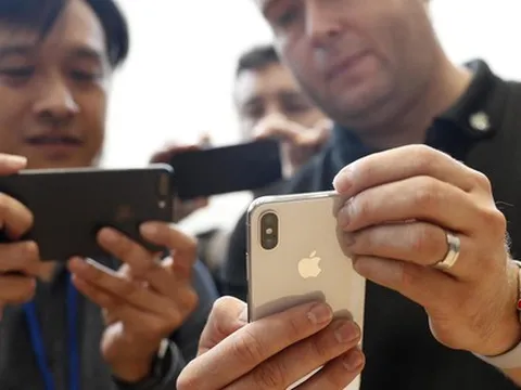 Dấu hiệu nhận biết người 'giàu ngầm': Không dùng ốp lưng điện thoại!