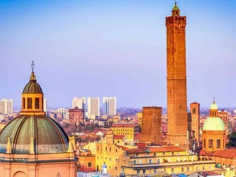 Báo Mỹ gợi ý tên thành phố đáng để ghé thăm: Tưởng buồn tẻ mà thú vị vô cùng, mệnh danh "thánh địa của những người sành ăn"