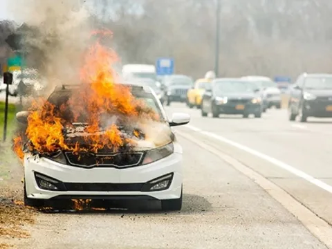 Lý do khiến ô tô gặp hỏa hoạn, lái xe nên biết để phòng tránh