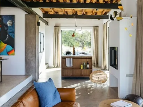 Ngôi nhà cấp 4 gây ngạc nhiên vì bên ngoài truyền thống nhưng bên trong hiện đại