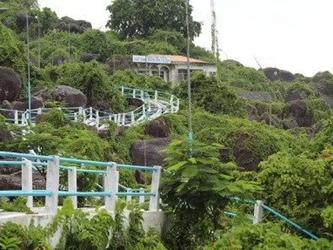 Bên trong mê cung hang Tức Dụp