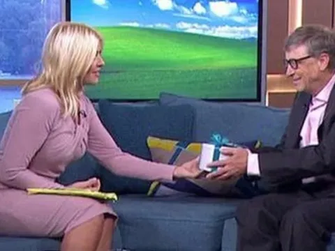 Bill Gates tặng nữ MC 1 tấm séc và bảo cô điền bao nhiêu tiền tùy thích: Bài học thấm thía từ vị tỷ phú U70!