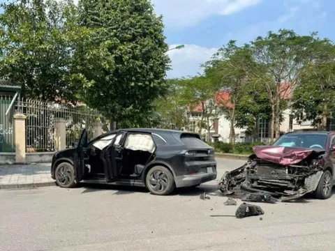 Đằng sau những bức ảnh TNGT: Hyundai Tucson đâm bung túi khí rèm VinFast VF8