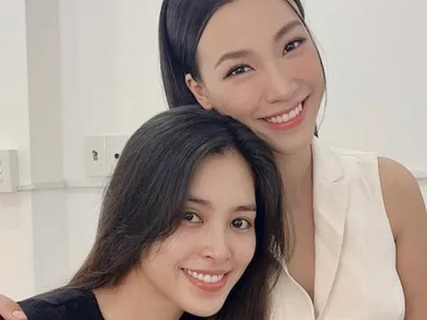 Tiểu Vy khoe mặt mộc hoàn hảo bên cạnh Á hậu Hoàng Oanh