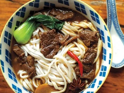 Bát mì bò giá gần 50 triệu đồng ở Trung Quốc: Chứa 12 nguyên liệu bí mật từ đất trời, cần tới 12 đầu bếp chế biến