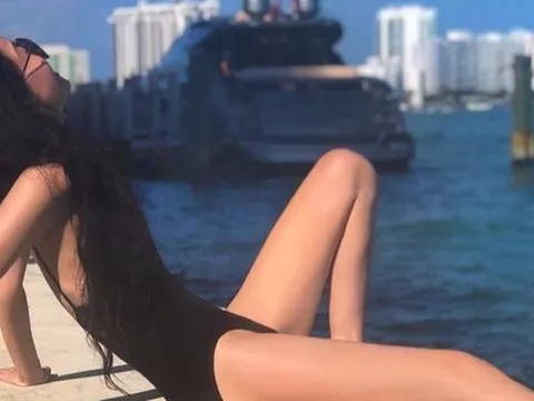 Thân hình tuổi 74 của nhà thiết kế Vera Wang gây sốt