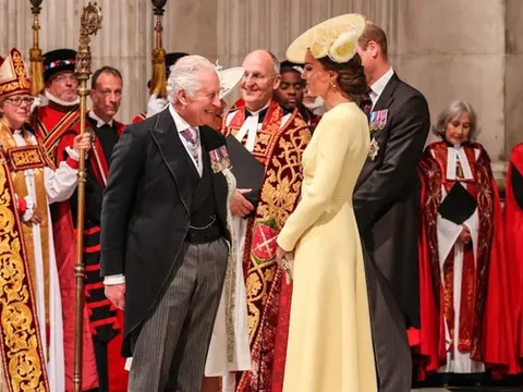 19 bức ảnh chứng minh ứng xử khéo léo và tinh tế của Vương phi Kate với gia đình nhà chồng