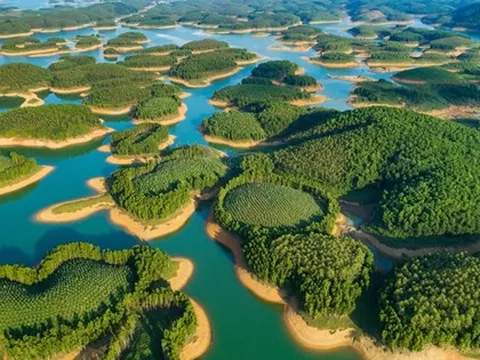 Có một 'kỳ quan trên núi' chỉ cách Hà Nội 2 giờ chạy xe: Du khách nhận xét cảnh đẹp siêu thực!