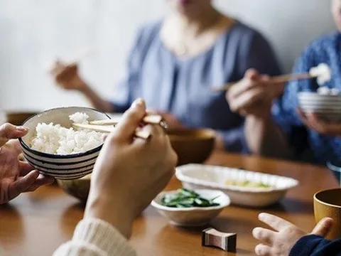 Tốc độ ăn và thứ tự ăn “lột trần' tính cách tiềm ẩn của một người: Người ăn nhanh thường bộc trực, ăn càng chậm càng tinh tế