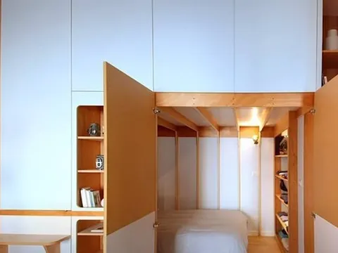 Bên trong phòng ngủ hình hộp rộng 30m2 của gia đình 4 người