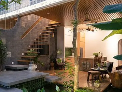 Độc lạ bên trong ngôi nhà dùng kính thay gạch, có 5 khu vườn