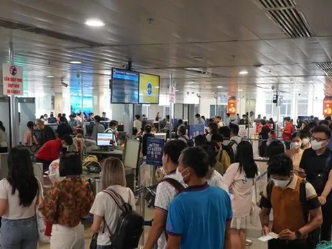 Dự kiến gần 24 triệu lượt khách qua sân bay Tân Sơn Nhất dịp hè