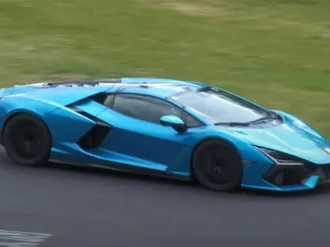 Video siêu phẩm Lamborghini Revuelto hơn 1.000 mã lực "gào thét" trên đường đua