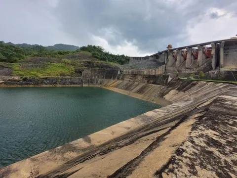[Ảnh] Hạn hán, nhiều nhà máy thuỷ điện ở miền Bắc, miền Trung đã tiệm cận hoặc dưới mực nước chết