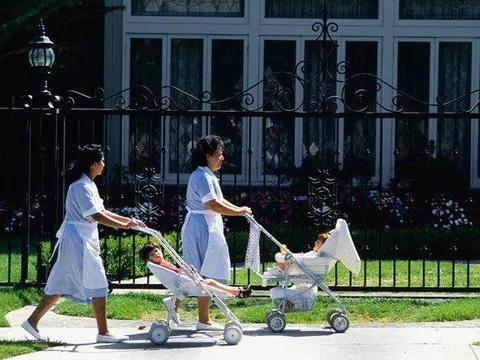 Nghề bảo mẫu của giới siêu giàu: Chỉ làm 2 tháng/năm, đi du lịch bằng chuyên cơ, du thuyền cùng rich kid, 10 tháng còn lại sống nhàn hạ