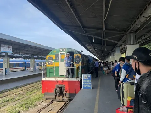 Tăng tàu, giảm giá vé cho nhiều đối tượng dịp hè