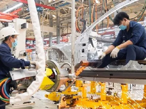 Sản xuất công nghiệp tiếp tục vượt qua thách thức để phát triển