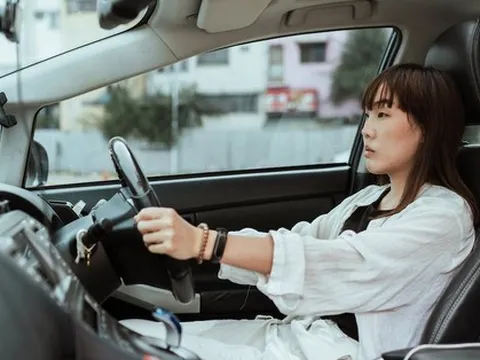 Định lên đời xe mới, người phụ nữ không ngờ mất hơn 1 tỷ đồng và cả chiếc xe đang dùng