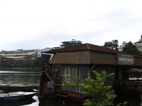 Điểm mặt những công trình xấu xí trên mặt Hồ Tây