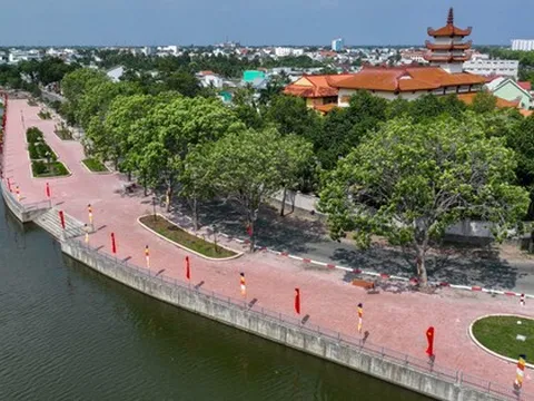 Đoạn kè nửa tỷ mỗi mét trên kênh đào đầu tiên ở miền Tây