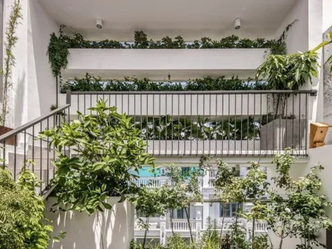 Thiết kế ấn tượng, nhà phố thoáng mát và ngập ánh sáng