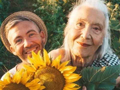 Cụ bà 93 tuổi nổi tiếng với 220.000 người theo dõi trên Instagram