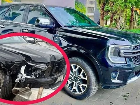 Bán Ford Everest 'hồi sinh' sau tai nạn, sales gây bất bình vì khẳng định 'xe không đâm đụng'