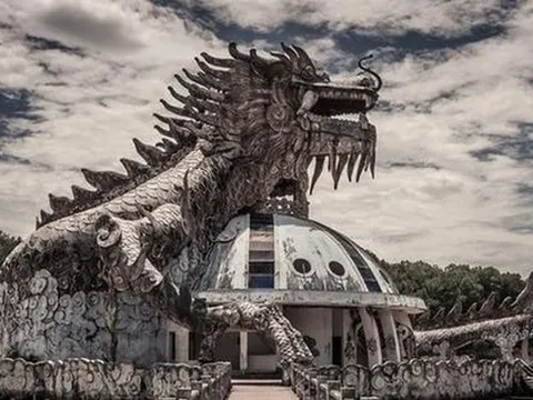 Khách Tây tìm đến công viên nước bị bỏ hoang ở Huế từng lên báo Mỹ: "Nhìn nó rất bí ẩn"