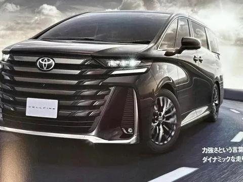 Toyota Alphard 2024 lộ giá quy đổi từ hơn 900 triệu đồng cùng ảnh nội thất: Nguyên bản xịn thế này thì garage sẽ khó biết độ gì