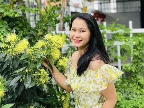 Bỏ phố về biển, bà mẹ 2 con tự thiết kế ngôi nhà nhỏ xinh với khoảng sân đầy nắng và cây xanh