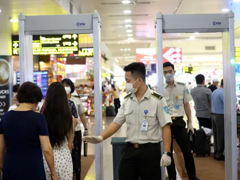 Người phụ nữ dùng giấy tờ giả để đi máy bay