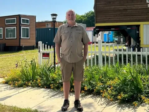 Mua mảnh đất rộng mà không được chặt cây, cải tạo, người đàn ông nhanh trí chia lô, xây nhà tí hon cho thuê, kiếm hơn 200 triệu đồng/tháng