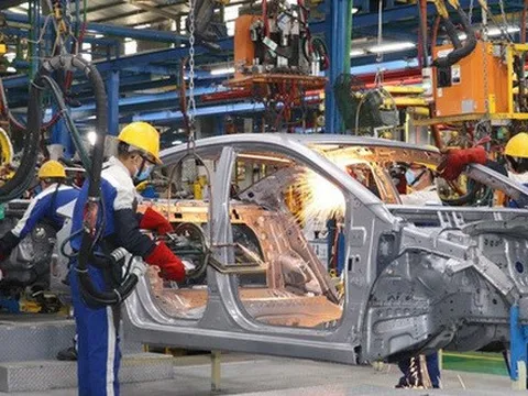 Chính thức trình Chính phủ nghị định giảm 50% lệ phí trước bạ cho ô tô trong nước