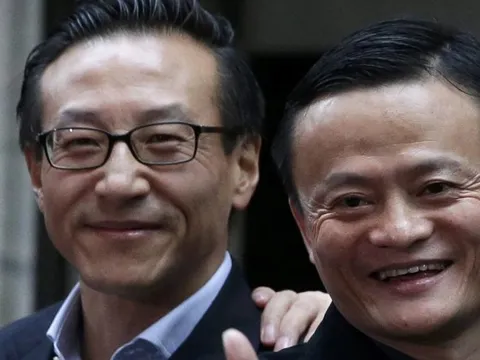 Chân dung tân Chủ tịch Alibaba: Là bạn tri kỷ của Jack Ma, từ vị trí lương 50 USD/tháng đến chiếc ghế Chủ tịch đế chế 240 tỷ USD
