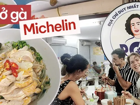 Các vị khách nước ngoài lần đầu dò theo danh sách Michelin tìm đến quán phở gà Nguyệt đã miêu tả món ăn tại đây ra sao?