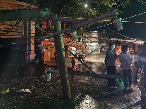 Cả 1 khu công nghiệp ở Đồng Nai chìm trong bóng tối sau sự cố xe khách