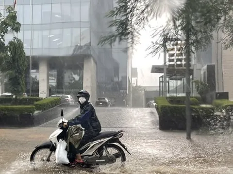 Đón mưa lớn kéo dài, Hà Nội có thể ngập úng diện rộng