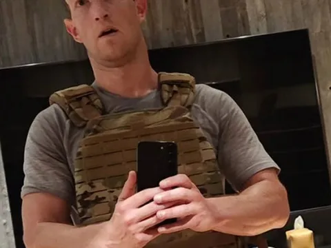 Tỷ phú Elon Musk vừa ra lời thách đấu, Mark Zuckerberg đáp trả "cực căng"