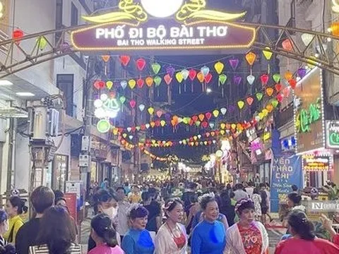 Quảng Ninh khai trương tuyến phố đi bộ Bài Thơ