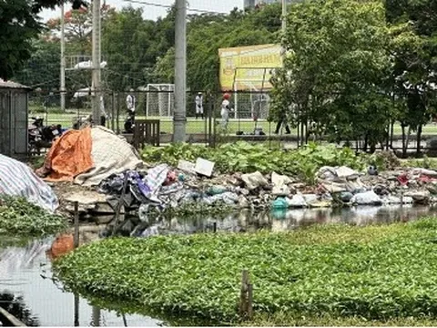 Hà Nội: Nhiều diện tích ao, hồ ở nội thành sắp biến mất vì xâm lấn đổ phế thải